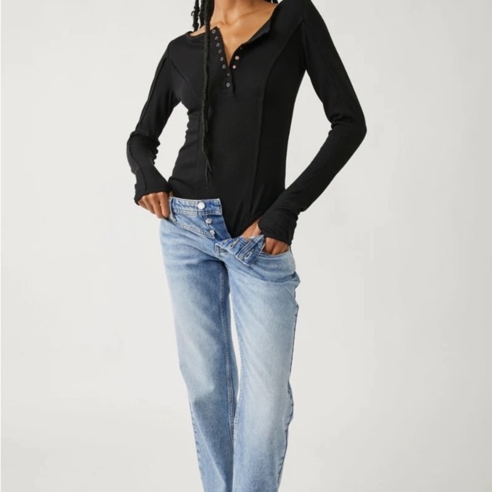 FREE PEOPLE SLOANE BODYSUIT. Black with rose gold snaps tshirt bodysuit sold out
